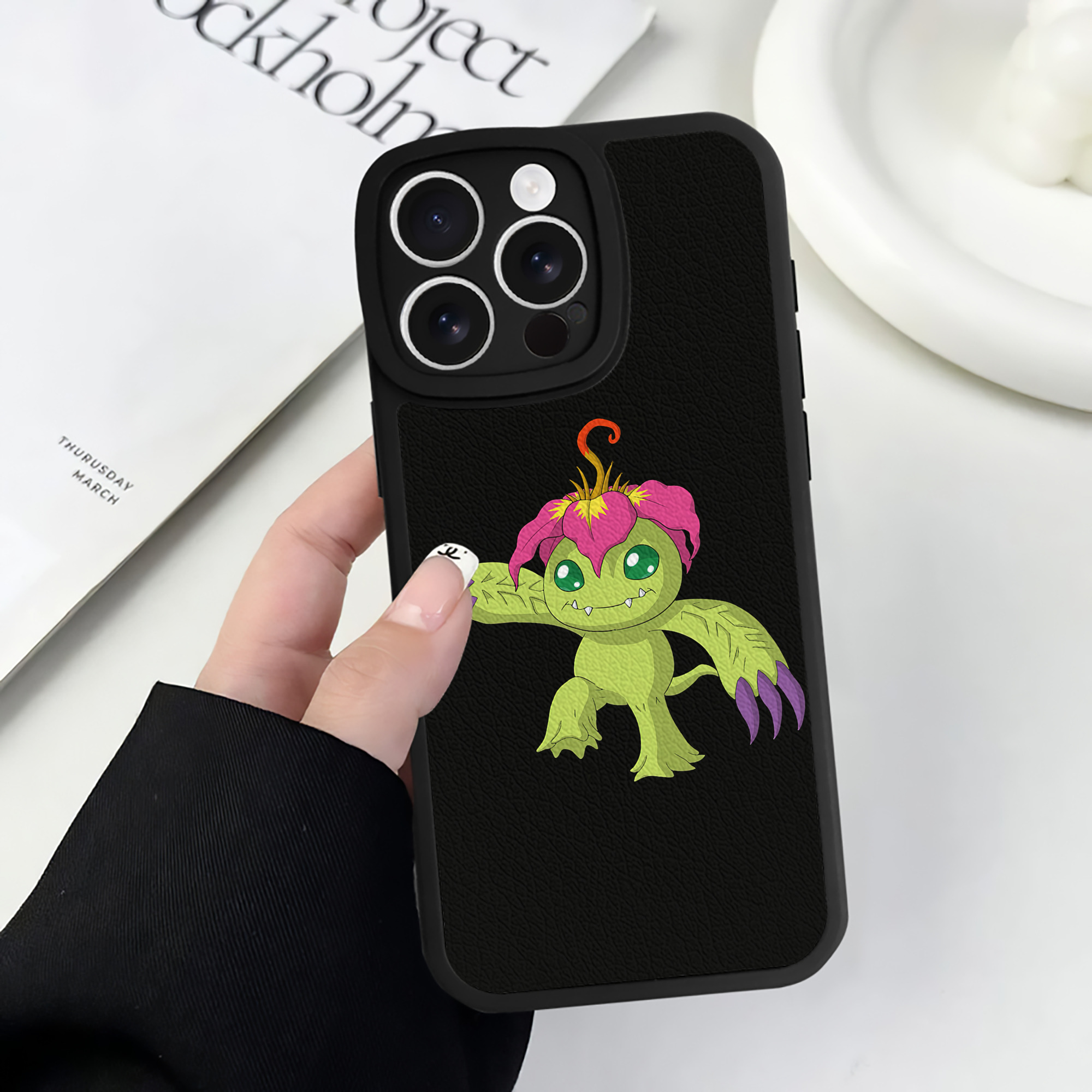 （画像用） Digimon デジタルモンスター/デジモン 【iPhone 16シリーズ対応】シリコンスマホケース（レザー調） 材質：シリコン